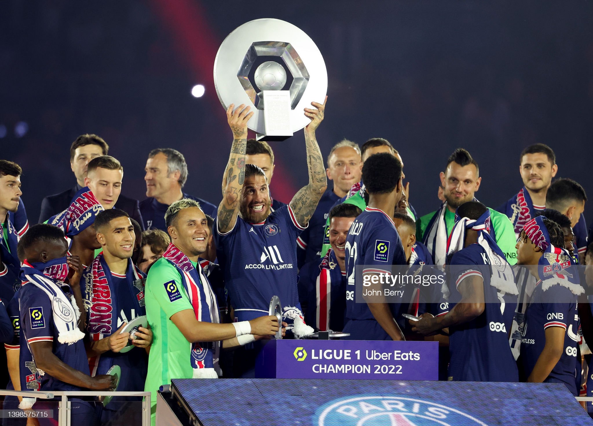 PARIS, FRANCE - MAY 21: Sergio Ramos of PSG and teammates celebrate during the French Ligue 1 trophy presentation following the Ligue 1 Uber Eats match between Paris Saint-Germain (PSG) and FC Metz at Parc des Princes stadium on May 21, 2022 in Paris, France. (Photo by John Berry/Getty Images)